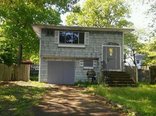 16 5th St, Ronkonkoma, NY 11779
