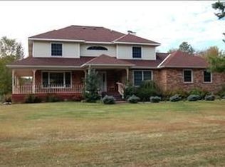 1 Leslie Cir, East Greenbush, NY 12061