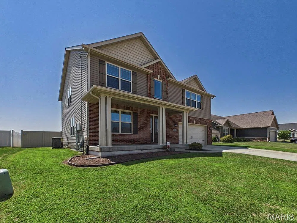4 bed, 3209 sqft, $3,500 — Photo 3