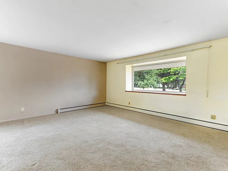 518 Clover Ln — Photo 15