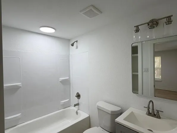 201 Lowery Dr #3, Pt Lavaca, TX 77979