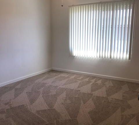 4th image of 2108 1/2 N Lincoln St