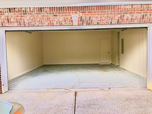 4th image of 2818 Peachbrook Ln