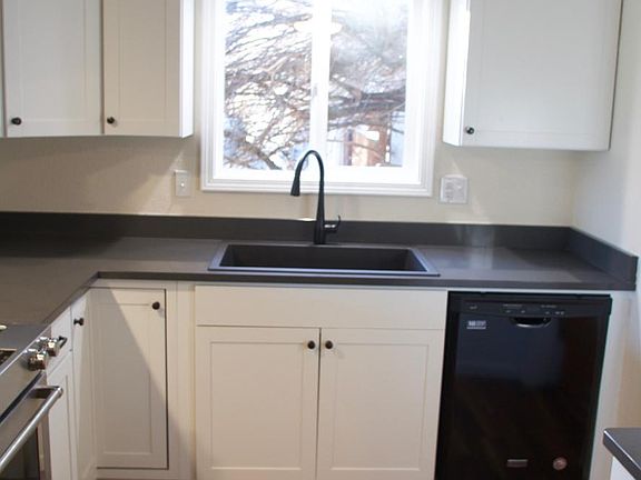 Updated plumbing fixtures through out