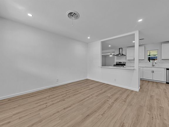 5th image of 408 Simmons Dr
