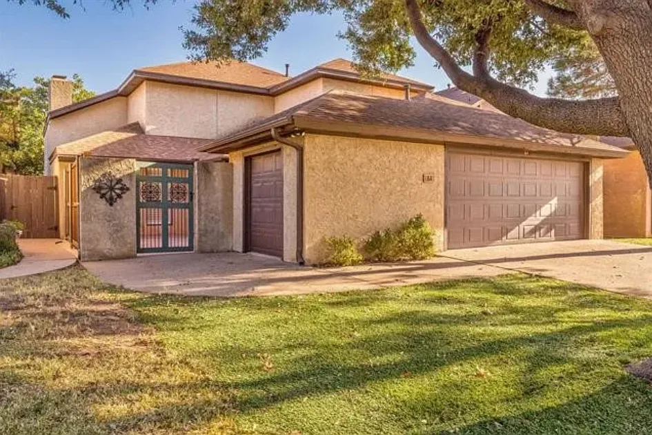 3 bed, 3.5 bath, 2627 sqft, $4,200 — Photo 1