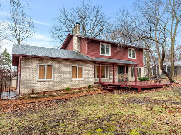 9449 Woodridge Dr, Eden Prairie, MN 55347