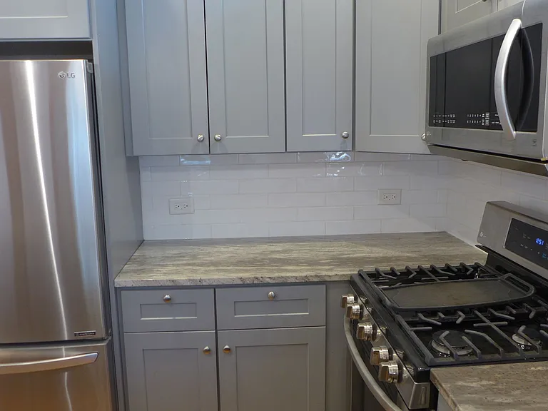 136 Elgin Ave — Photo 35