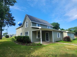 613 W Seward St, Blue Hill, NE 68930