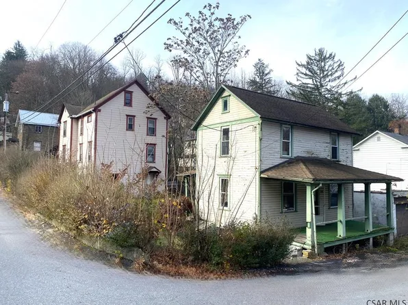 1096 Berg St, Johnstown, PA 15902