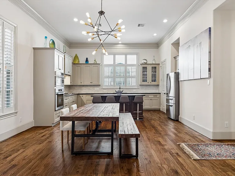 1521 Oakdale St — Photo 11