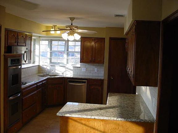 3rd image of 1702 Rosemeade Cir