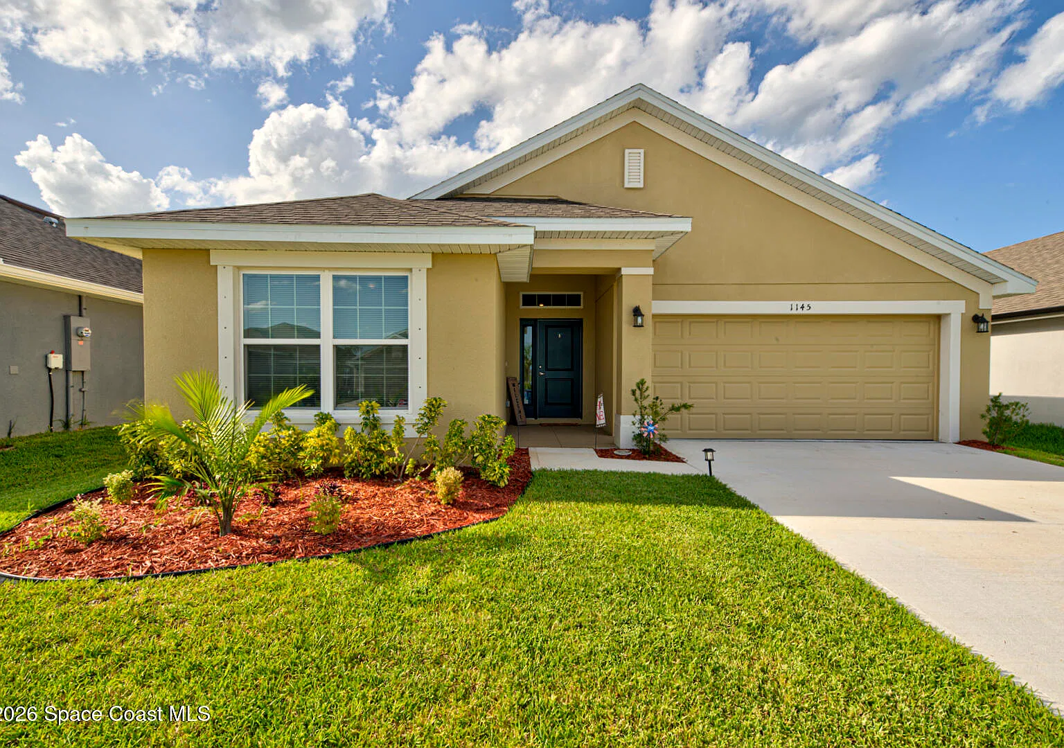 3 bed, 2.0 bath, 1720 sqft, $2,300 — Photo 1