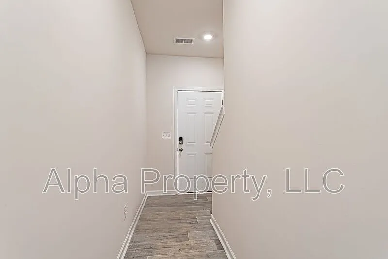 3 bed, 2.0 bath, 1500 sqft, $1,750 — Photo 2