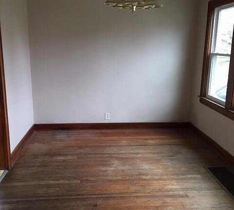 4th image of 618 Roosevelt Ave