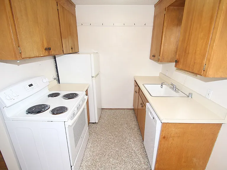 2323 W Newton St — Photo 5