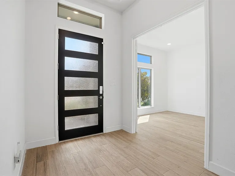 2202 Mallow Ln — Photo 4