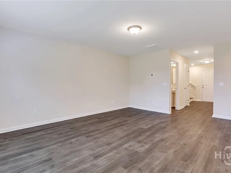 211 Vinesville Ct — Photo 5