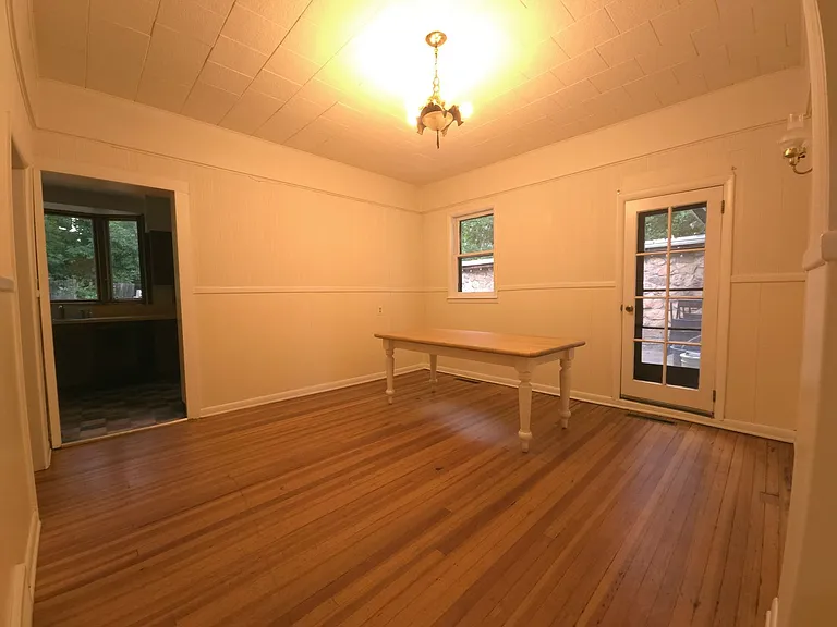 740 University Ave — Photo 23