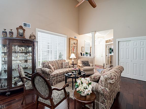 4th image of 75 Saratoga Ct