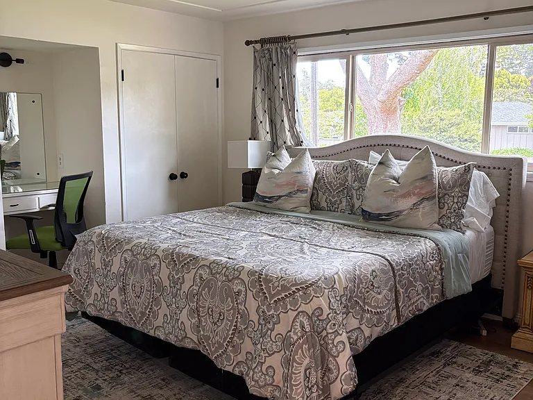 Primary Bedroom (King)