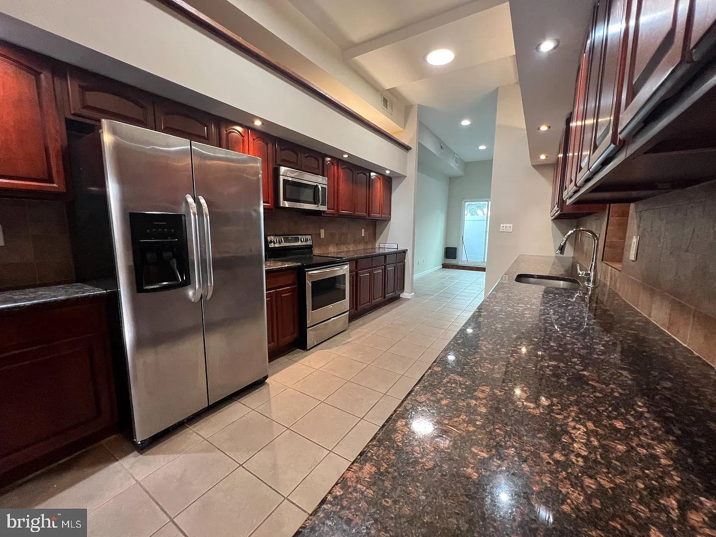 2 bed, 2.5 bath, 1478 sqft, $2,120 — Photo 4