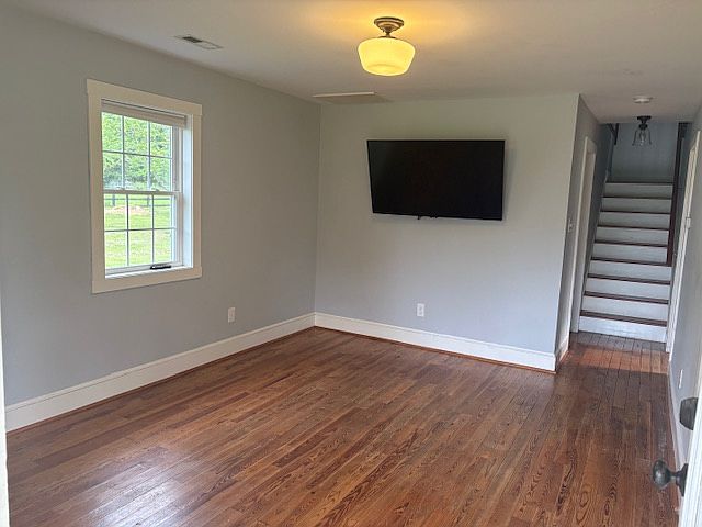 1st image of 5049 Fairview Ln