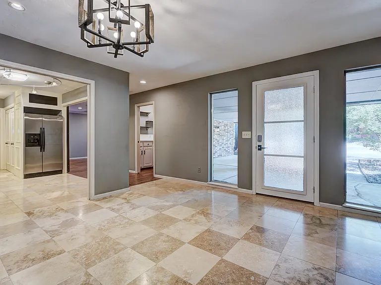 6325 Glenbrook Ct — Photo 8