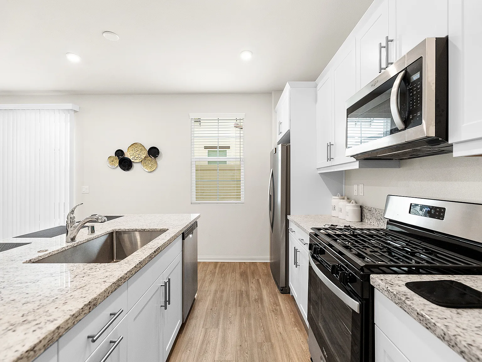 26871 James Dr — Photo 2