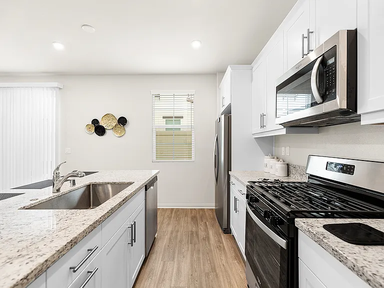 26871 James Dr — Photo 2