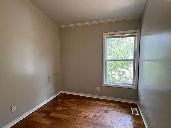 5th image of 2820 Divinity Ln #2824