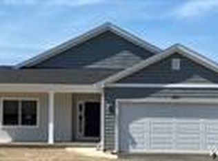 1 Hickory Ln, Lancaster, NY 14086