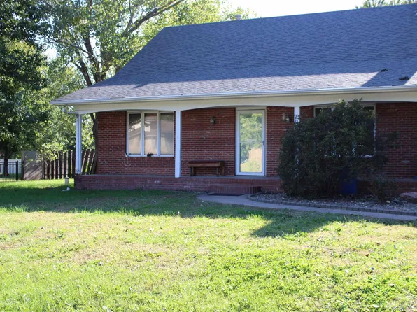 7205 Magnolia Way, Hutchinson, KS 67502
