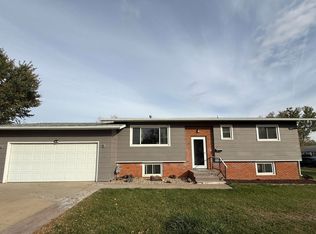 1635 2nd St SE, Minot, ND 58701