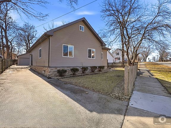 4th image of 417 Thornton St