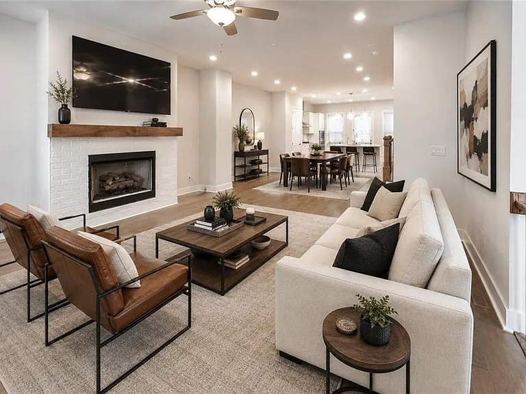 413 Bishop Ln — Photo 3