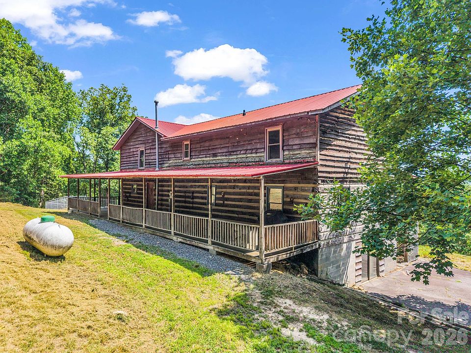 7th image of 156 Carpenters Knob Dr