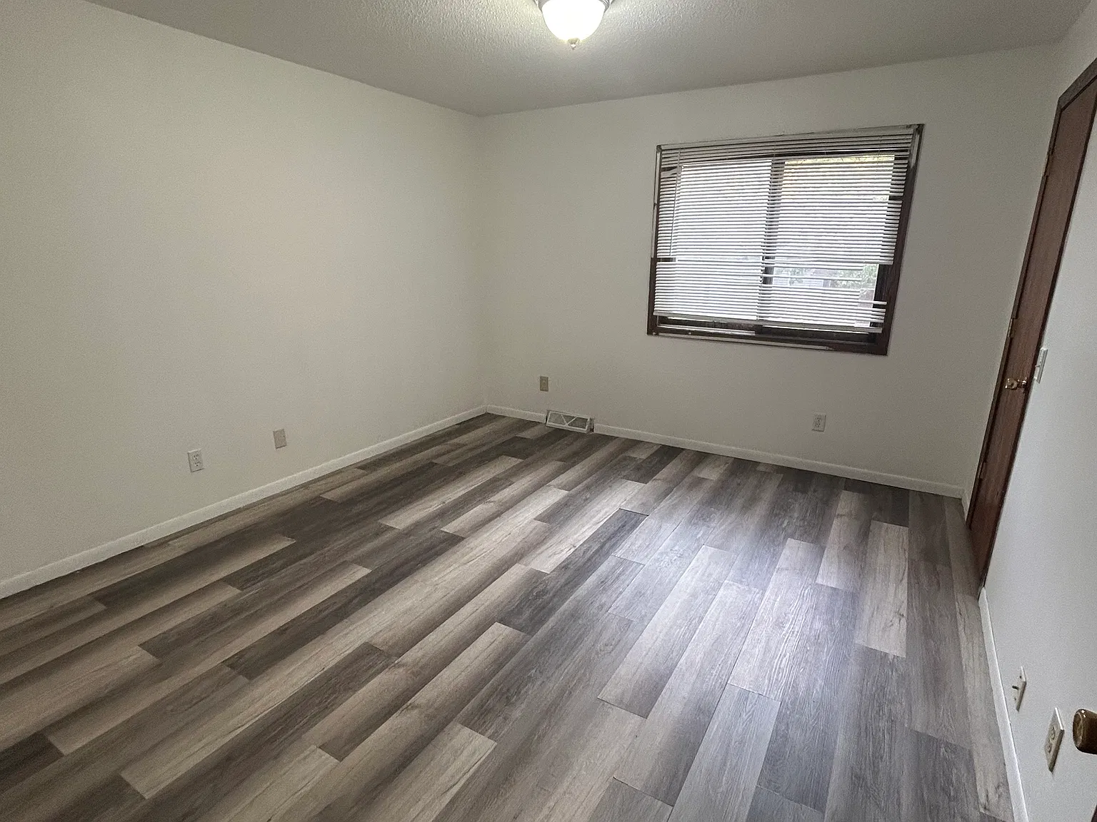 3 bed, 1.5 bath, 1848 sqft, $2,300 — Photo 3