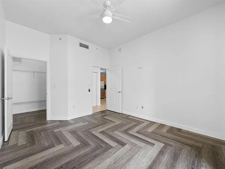 511 SE 5th Ave #615 — Photo 10