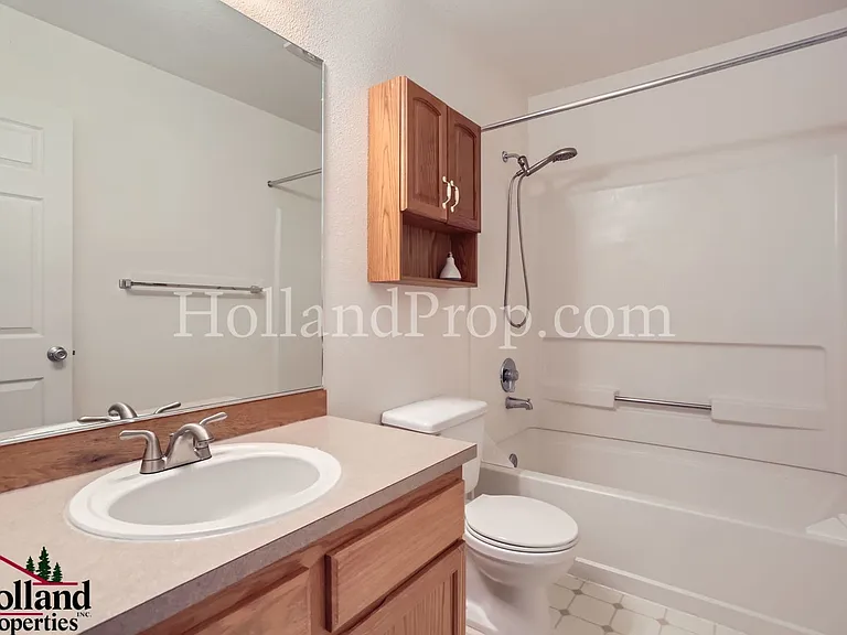 222 NE 76th Ave — Photo 25
