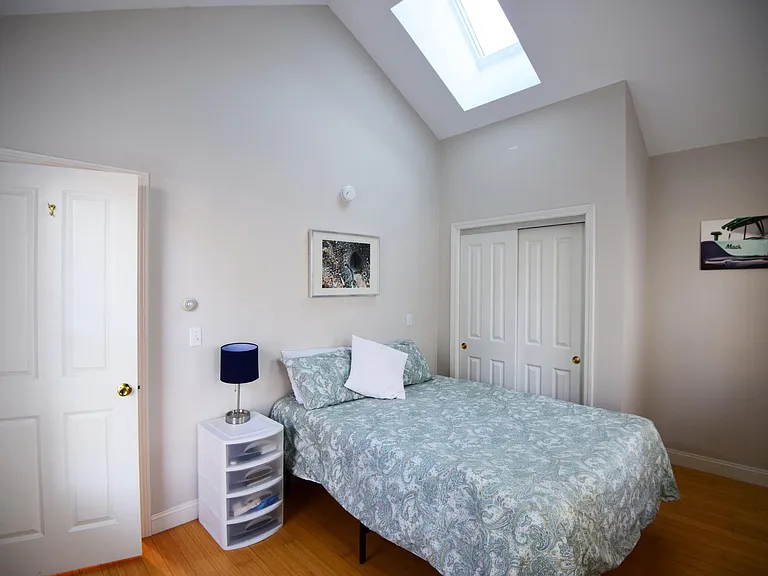 52 Maple St — Photo 16