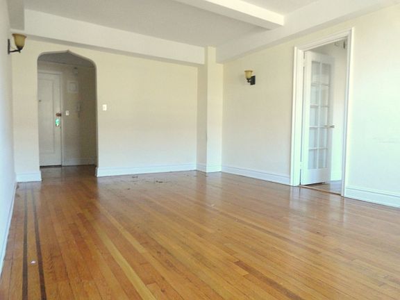 5th image of 200 W 108th St APT 6B