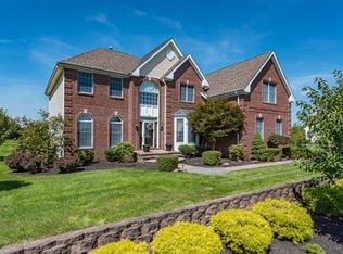 16 Patrick Henry Pl, Ringoes, NJ 08551