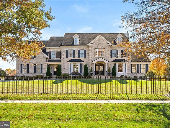 3rd image of 30 Ridgeview Way