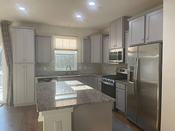 3rd image of 1874 Boulder Dr