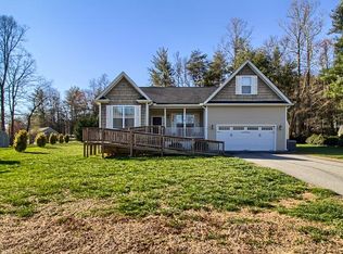61 N Springs Dr, Hendersonville, NC 28791