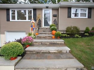 50 Sioux Ave, Oakland, NJ 07436
