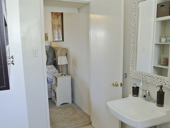 4th image of 11611 Darlington Ave APT 10