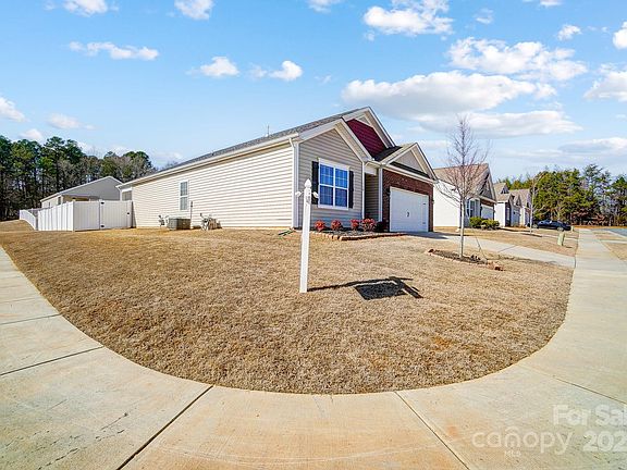4th image of 110 Drury Ln