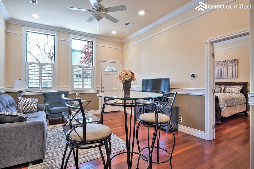 One Bedroom furnished rental in San Francisco with parking